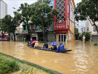 Huế đã di dời trên 4.450 người tránh lũ đặc biệt lớn Huế đã di dời trên 4.450 người tránh lũ đặc biệt lớn