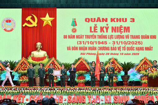 Chủ tịch nước Lương Cường dự Lễ kỷ niệm 80 năm Ngày truyền thống lực lượng vũ trang Quân khu 3 Chủ tịch nước Lương Cường dự Lễ kỷ niệm 80 năm Ngày truyền thống lực lượng vũ trang Quân khu 3