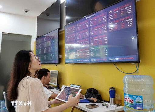 Thị trường chứng khoán tiếp tục giảm sâu, VN-Index mất gần 23 điểm