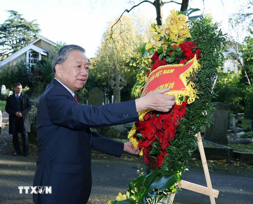 Tổng Bí thư Tô Lâm và phu nhân viếng mộ Karl Marx tại nghĩa trang Highgate ở Anh Tổng Bí thư Tô Lâm và phu nhân viếng mộ Karl Marx tại nghĩa trang Highgate ở Anh