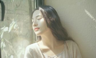 Đừng mạnh mẽ quá lâu, kẻo quên cách yếu mềm Đừng mạnh mẽ quá lâu, kẻo quên cách yếu mềm