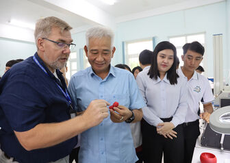 Tái chế rác thải ngư cụ thành sản phẩm hữu ích Tái chế rác thải ngư cụ thành sản phẩm hữu ích