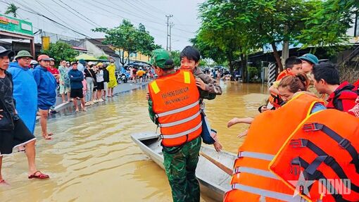 Lũ trên sông Vu Gia-Thu Bồn (Đà Nẵng) tiếp tục lên trên báo động 3