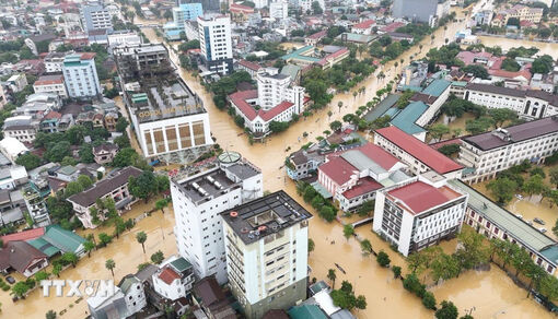 Mưa lũ gây ra nhiều thiệt hại nghiêm trọng tại khu vực miền Trung