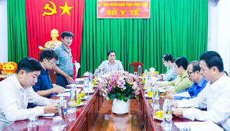 Đoàn công tác Bộ Y tế làm việc tại Vĩnh Long về chương trình điều chỉnh mức sinh