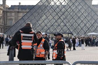 Truy tố các nghi phạm trong vụ trộm tại Bảo tàng Louvre Truy tố các nghi phạm trong vụ trộm tại Bảo tàng Louvre