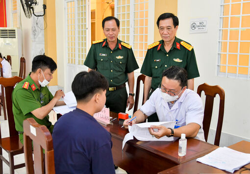 Tuyển quân trong vùng đồng bào Khmer