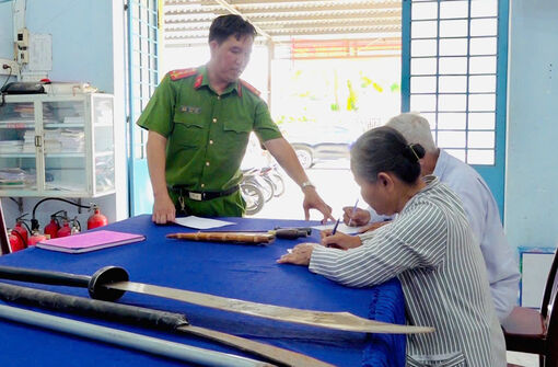 Vận động nhân dân giao nộp vũ khí, vật liệu nổ