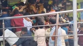 Ấn Độ: Giẫm đạp tại đền thờ, ít nhất 10 người thiệt mạng Ấn Độ: Giẫm đạp tại đền thờ, ít nhất 10 người thiệt mạng