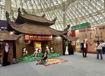 Gian trưng bày nghệ thuật múa rối Việt Nam: Điểm nhấn văn hóa tại Hội chợ Mùa Thu