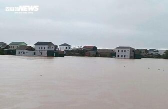 Lũ dâng trong đêm, hàng nghìn hộ dân ở Hà Tĩnh chìm trong biển nước