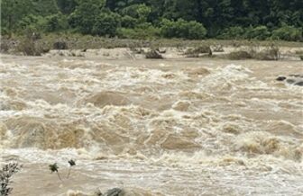 Tìm thấy thi thể cháu bé bị nước lũ cuốn trôi ở Quảng Trị Tìm thấy thi thể cháu bé bị nước lũ cuốn trôi ở Quảng Trị