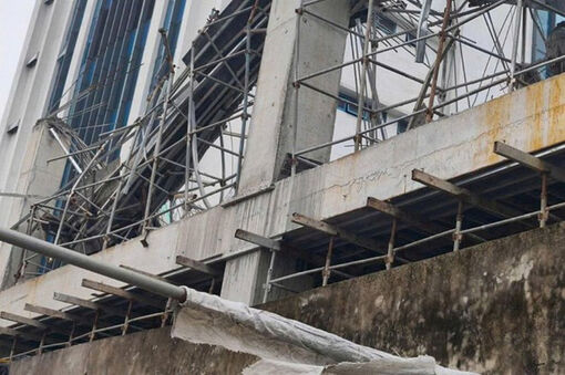 Hải Phòng: Sập giàn giáo công trình tư nhân trong đêm, 2 người tử vong