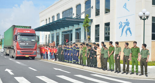 Khoảng 1 tỷ đồng hỗ trợ đồng bào các tỉnh miền Bắc, Trung bị thiệt hại nặng do thiên tai