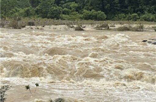 Tìm thấy thi thể cháu bé bị nước lũ cuốn trôi ở Quảng Trị