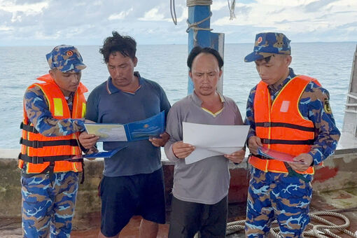 Vùng 5 Hải quân tăng cường chống khai thác IUU