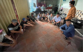 Công an phường Vĩnh Thông bắt quả tang 11 đối tượng đánh bạc qua mạng