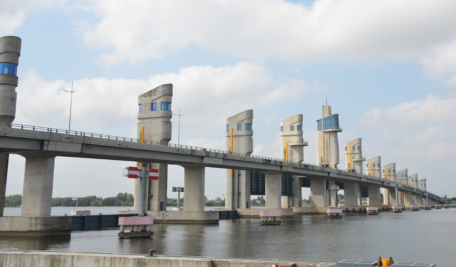 An Giang vận hành cụm cống Cái Lớn, Cái Bé và Xẻo Rô phòng, chống bão số 13