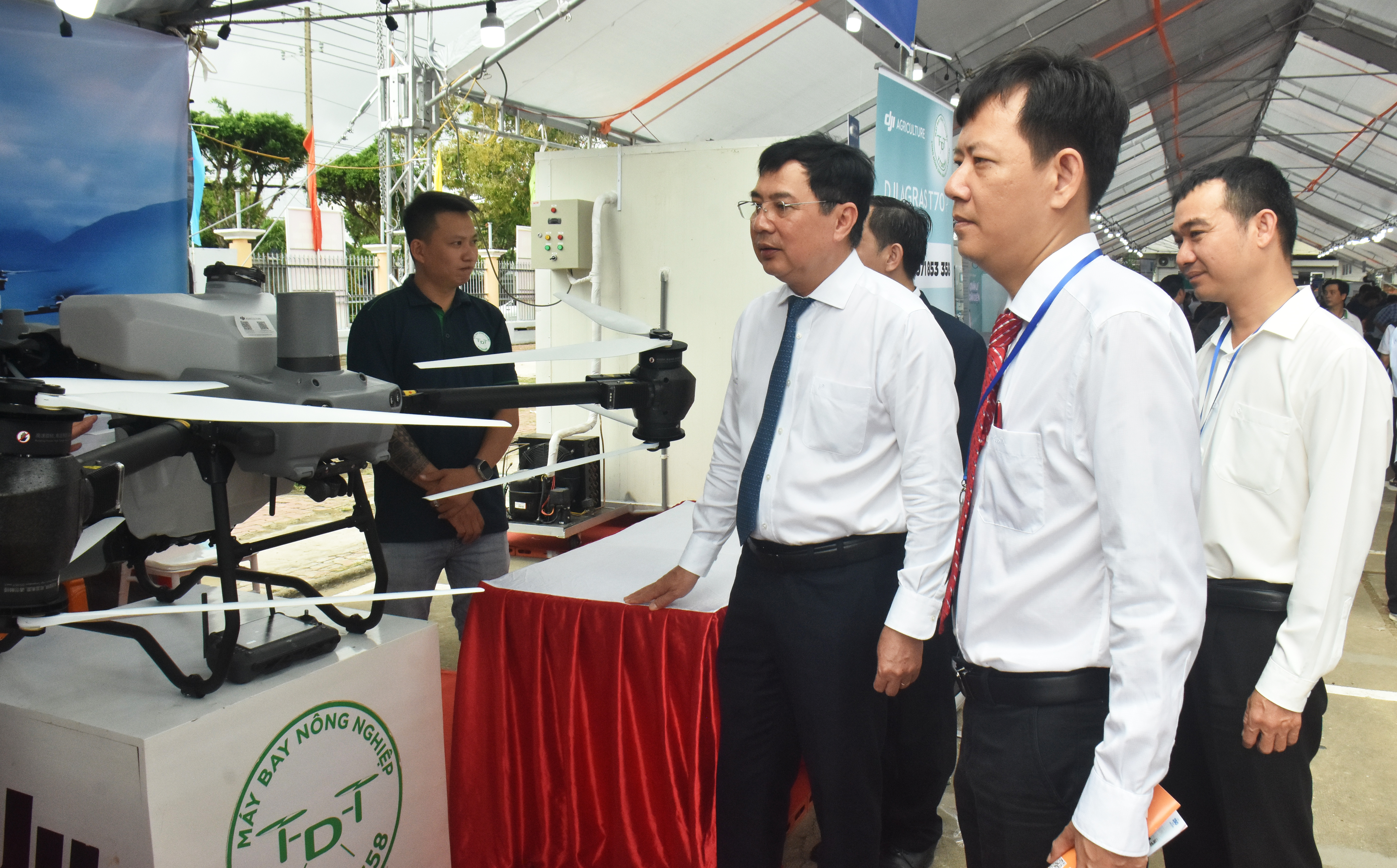 Ứng dụng khoa học, công nghệ vào các ngành, lĩnh vực