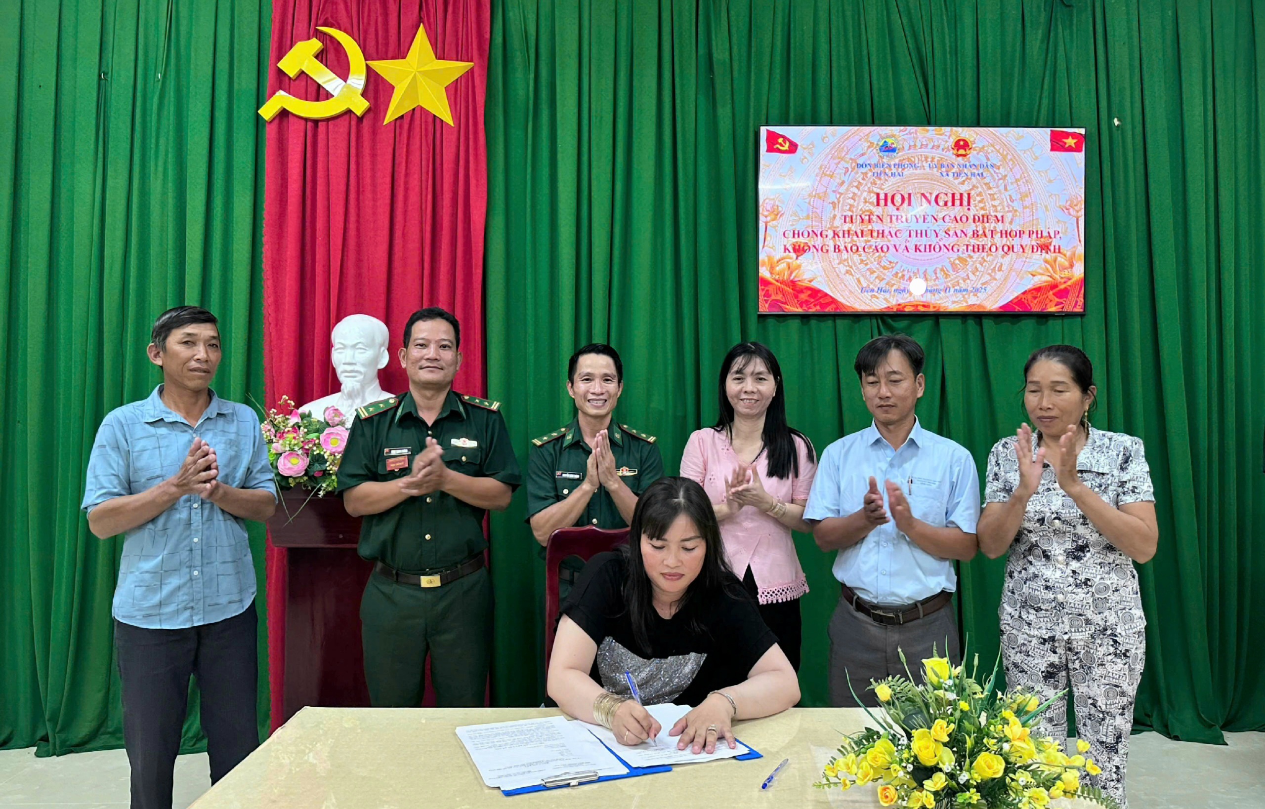 Gần 200 ngư dân xã đảo Tiên Hải ký cam kết phòng, chống khai thác IUU