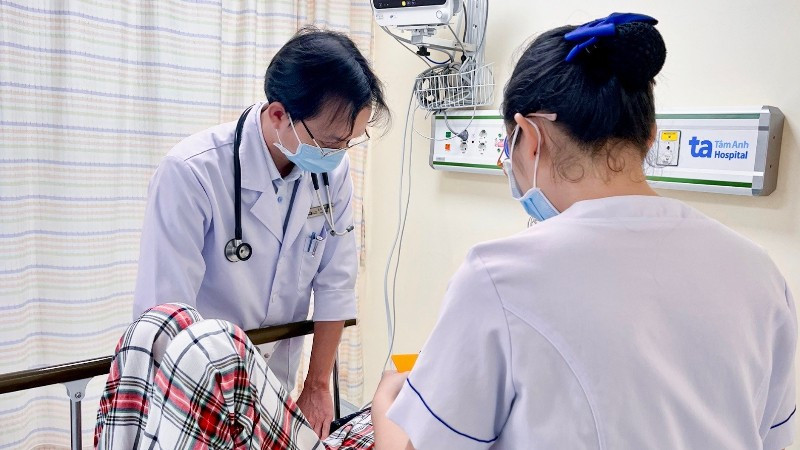 Hàng chục người nghi bị ngộ độc thực phẩm nặng sau khi ăn tại một tiệm bánh mì ở Thành phố Hồ Chí Minh