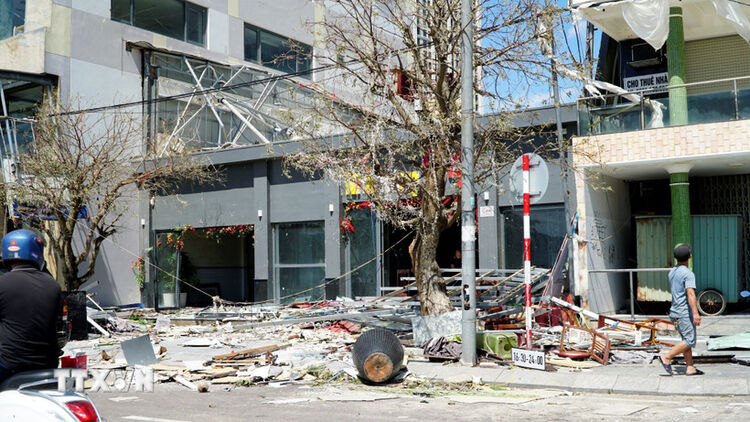 Công điện của Thủ tướng về việc tập trung khắc phục hậu quả bão số 13