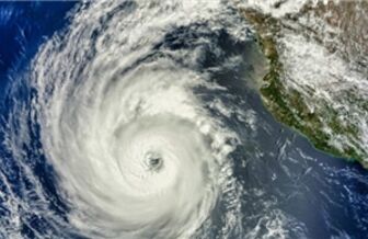 Bão Uwan tiếp tục mạnh lên trên vùng biển của Philippines