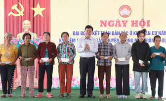 Bí thư Tỉnh ủy An Giang Nguyễn Tiến Hải dự Ngày hội Đại đoàn kết toàn dân tộc khu phố Tà Tây