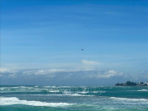 Quảng Ngãi: Tìm thấy 1 nạn nhân sống sót sau 2 ngày mất tích trên biển