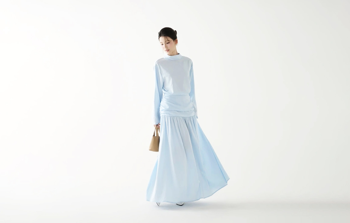 Vải đũi trở lại với áo sơ mi, váy... đúng chất 'mộc mà sang'