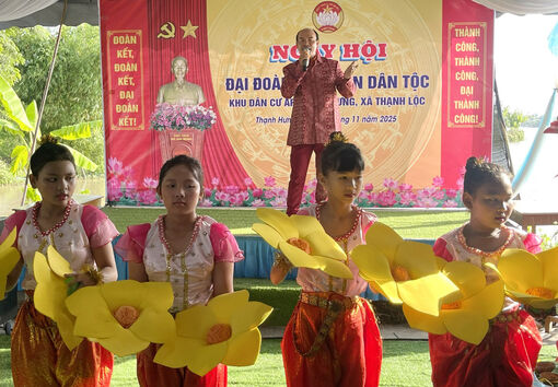 Phó Bí thư Đảng ủy các cơ quan Đảng tỉnh An Giang Võ Nguyên Nam dự Ngày hội Đại đoàn kết ấp Thạnh Hưng