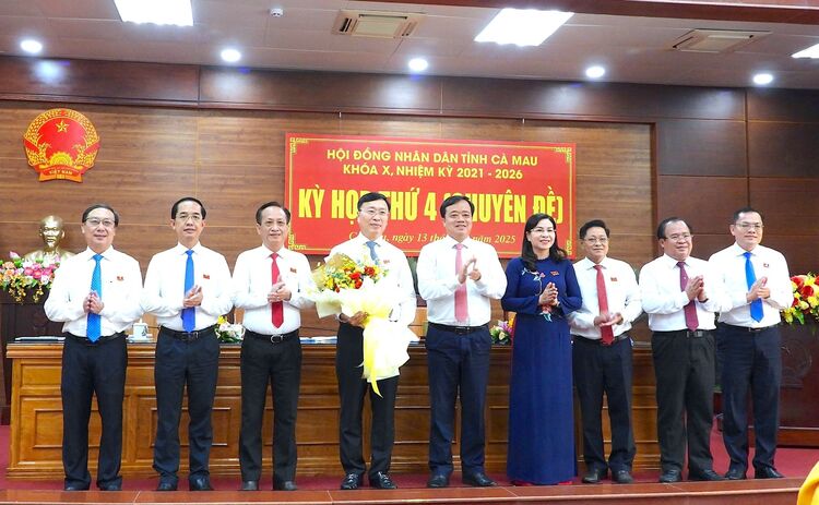 Miễn nhiệm một Phó Chủ tịch UBND tỉnh Cà Mau