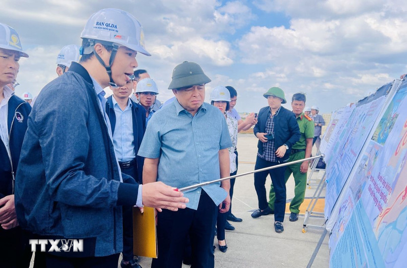 Phó Thủ tướng Nguyễn Chí Dũng kiểm tra các dự án trọng điểm tại Quảng Trị