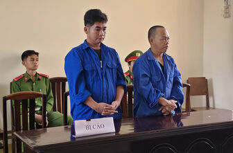 Phạt hai thuyền trưởng hơn 14 năm tù vì đưa tàu cá sang Indonesia khai thác trái phép