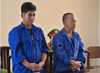 Phạt hai thuyền trưởng hơn 14 năm tù vì đưa tàu cá sang Indonesia khai thác trái phép