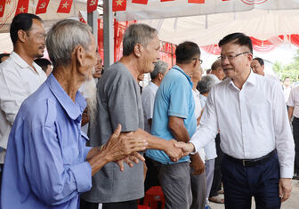 Phó Thủ tướng Chính phủ Lê Thành Long dự Ngày hội Đại đoàn kết toàn dân tộc, tại xã Châu Thành