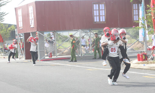 15 đội tranh tài tại Hội thi Nghiệp vụ chữa cháy và cứu nạn cứu hộ “Tổ Liên gia an toàn phòng cháy chữa cháy” cụm III