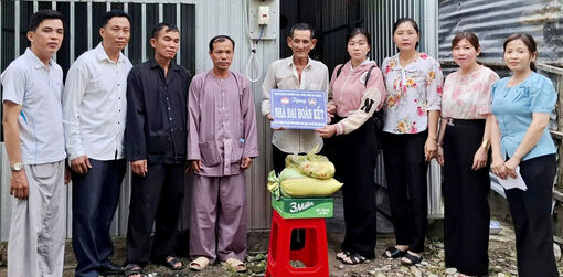 Bàn giao 3 căn nhà Đại đoàn kết tại phường Chi Lăng