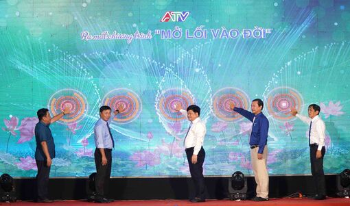 Báo và Phát thanh - Truyền hình An Giang tri ân tập thể, cá nhân và ra mắt Chương trình “Mở lối vào đời”