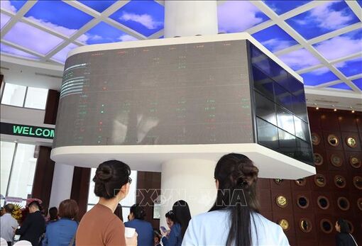 VN-Index giằng co quanh 1.630 điểm