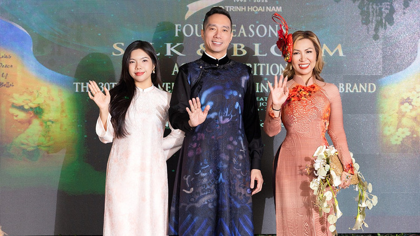 Quảng bá hoa lụa và áo dài lụa Việt tại Mỹ