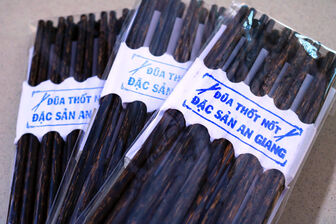 30 năm giữ nghề làm đũa thốt nốt