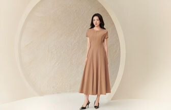 Trang phục chiết eo tôn 'đường cong' mềm mại của phái đẹp