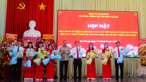 Trường Chính trị Tôn Đức Thắng kỷ niệm 43 năm Ngày Nhà giáo Việt Nam và 77 năm thành lập trường