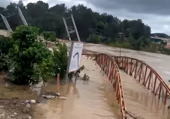 Cầu treo Phú Thiện trên sông Đa Nhim bị lũ cuốn trôi