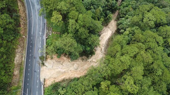 Đường đèo Mimosa sụt xuống vực sâu