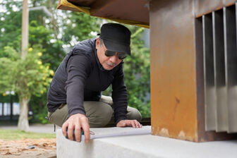 Nhà điêu khắc Đào Châu Hải và nỗi cô đơn của Thép