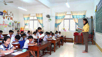 Những người vượt biển ra đảo gắn bó với sự nghiệp trồng người hơn 30 năm qua