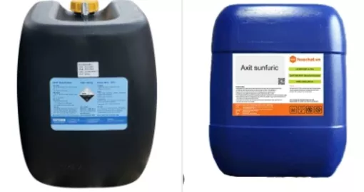 Đắk Lắk: 100 can axit sunfuric độc hại trôi nổi giữa dòng nước lũ