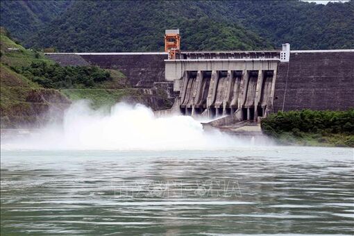 Mở 1 cửa xả đáy hồ thủy điện Sơn La lúc 13 giờ ngày 20/11